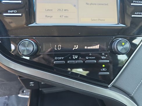 Used 2018 Toyota Camry SE w/ Convenience Package FWD image 24