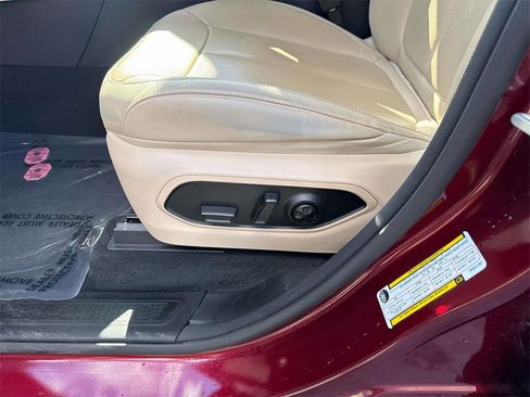 Used 2023 Jeep Grand Cherokee Limited w/ Luxury Tech Group II image 14