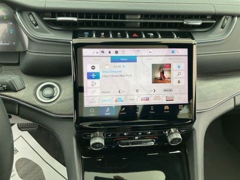 Certified 2022 Jeep Grand Cherokee Overland w/ Advanced Protech Group III AWD/4WD image 19