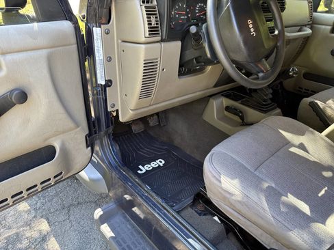 Used 2004 Jeep Wrangler SE AWD/4WD image 11