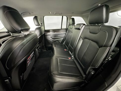 Used 2023 Jeep Grand Cherokee Limited AWD/4WD image 24