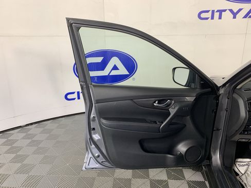 Used 2020 Nissan Rogue SV w/ Premium Package image 14