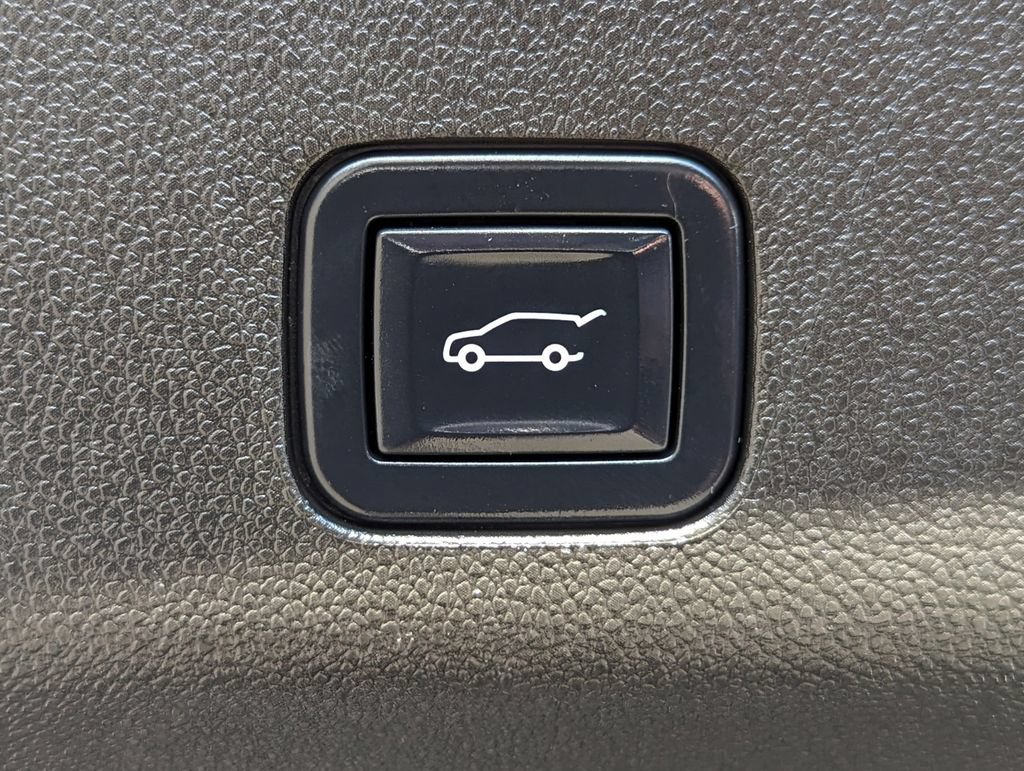 Used 2022 Cadillac Escalade Premium Luxury RWD image 49