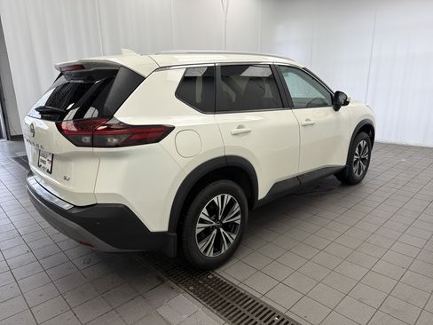 Used 2023 Nissan Rogue SV w/ SV Premium B Package FWD image 2