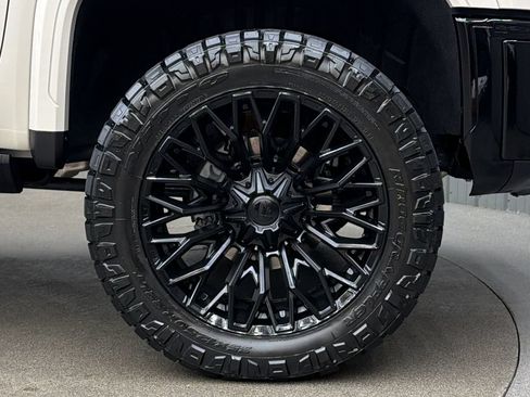 Used 2026 GMC Sierra 2500 AT4X w/ LPO, Black Badging Package AWD/4WD image 9