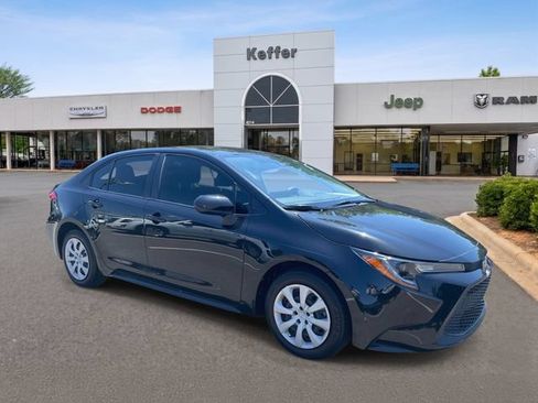Used 2022 Toyota Corolla LE FWD image 2