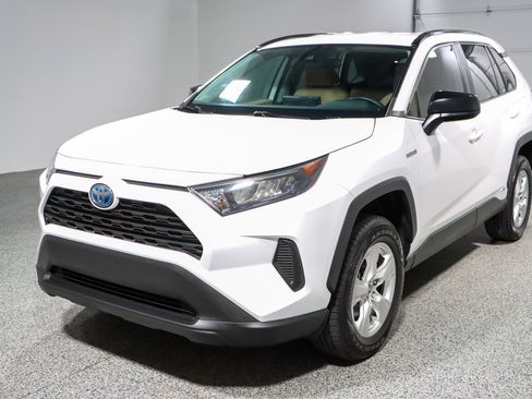 Used 2021 Toyota RAV4 LE AWD/4WD image 30