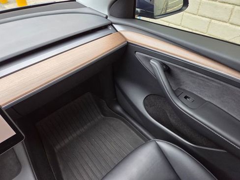 Used 2023 Tesla Model Y Performance AWD/4WD image 28