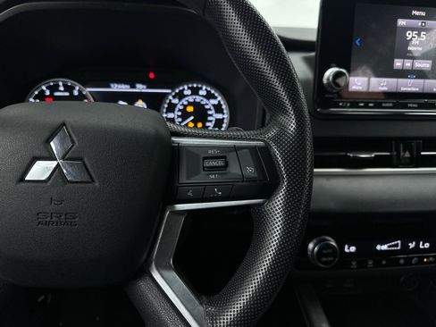 Used 2022 Mitsubishi Outlander ES image 23