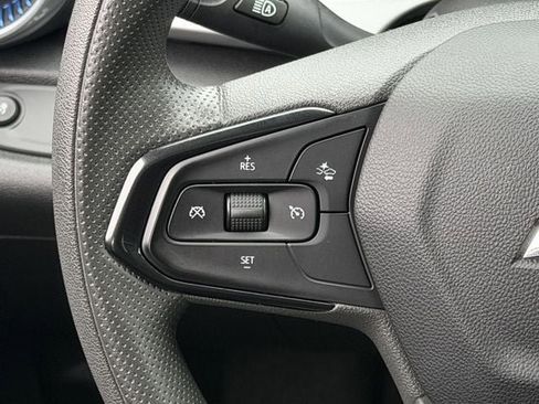 Used 2025 Chevrolet Trax LT FWD image 14