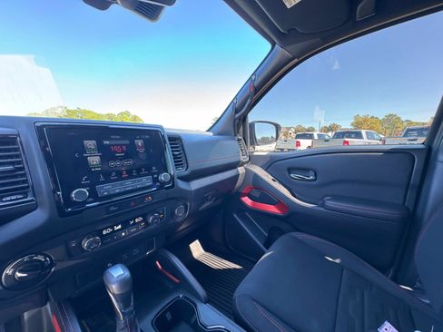 Used 2023 Nissan Frontier PRO-4X w/ Technology Package AWD/4WD image 29