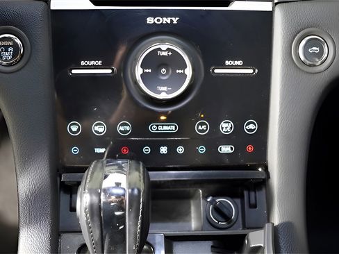 Used 2019 Ford Taurus Limited image 13