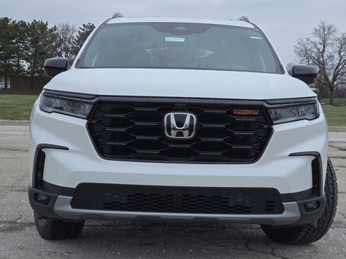 New 2025 Honda Pilot TrailSport image 14