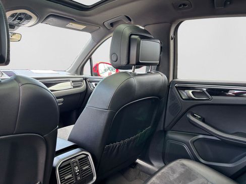 Used 2019 Porsche Macan AWD/4WD image 38