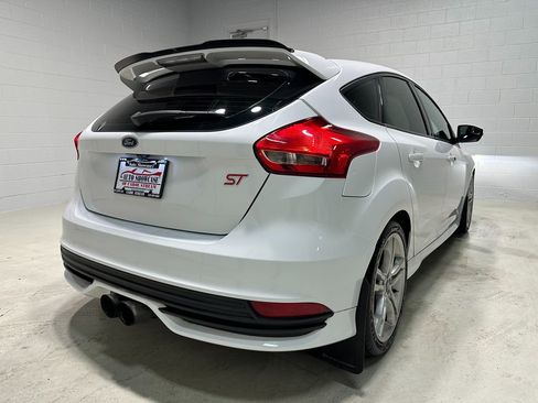 Used 2018 Ford Focus ST w/ Equipment Group 401A image 7