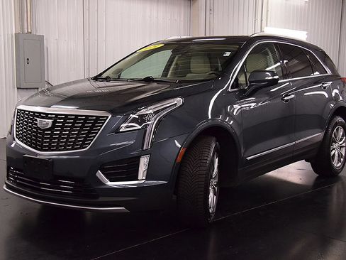 Used 2021 Cadillac XT5 Premium Luxury FWD image 3