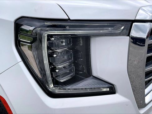 Used 2022 GMC Yukon XL SLT w/ SLT Luxury Package AWD/4WD image 30