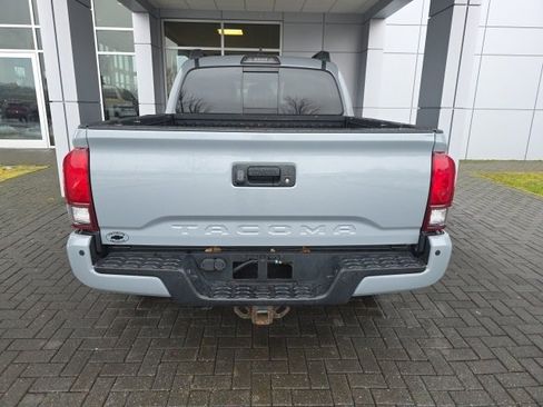 Used 2019 Toyota Tacoma Limited image 3