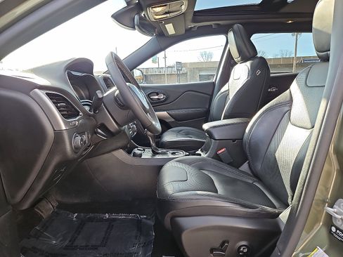 Used 2021 Jeep Cherokee Latitude Lux 80th Anniv w/ Quick Order Package 26U 80TH image 13