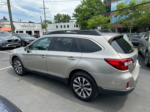 Used 2016 Subaru Outback 2.5i Limited AWD/4WD image 6