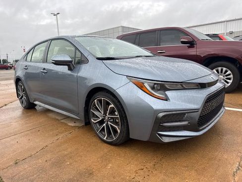 Used 2020 Toyota Corolla SE w/ SE Premium Package FWD image 12