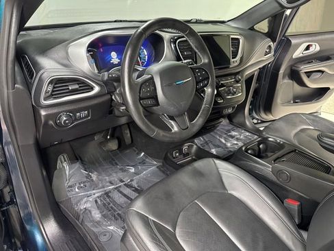Used 2021 Chrysler Pacifica Touring-L w/ S Appearance Package FWD image 14
