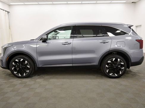 Certified 2025 Kia Sorento EX AWD/4WD image 4