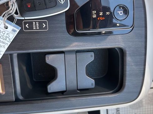 Used 2023 Nissan Ariya AWD image 42