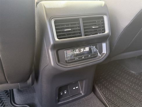 New 2026 Volkswagen Atlas SE image 25