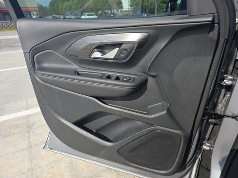 Used 2023 GMC Terrain SLE FWD image 25