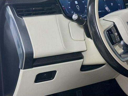 Certified 2023 Land Rover Range Rover SE image 10