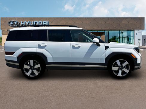 Used 2025 Hyundai Santa Fe Limited AWD/4WD image 9