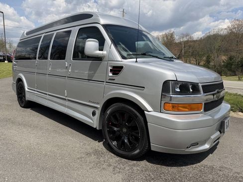 Used 2025 Chevrolet Express 2500 Extended w/ Driver Convenience Package RWD image 5