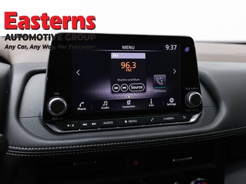 Used 2023 Nissan Rogue S AWD/4WD image 18