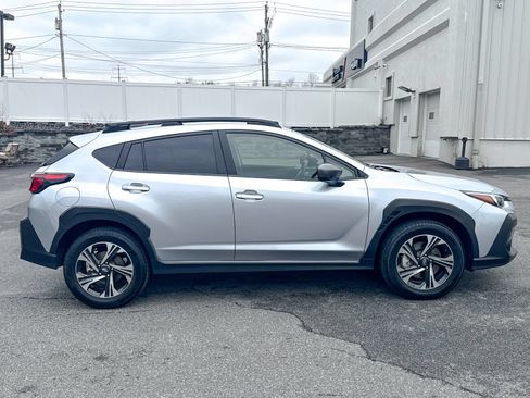 Used 2025 Subaru Crosstrek 2.5i Premium AWD/4WD image 9