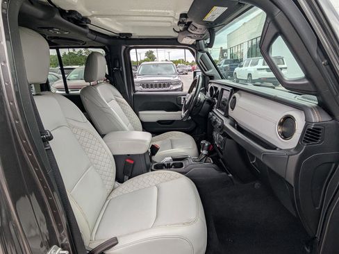 Used 2021 Jeep Wrangler Unlimited Sahara image 10