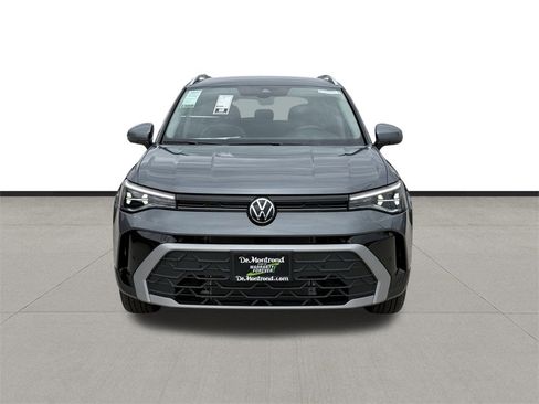 New 2026 Volkswagen Taos SE image 2