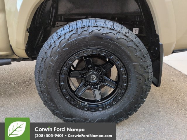 Used 2020 Toyota Tacoma TRD Sport w/ TRD Premium Sport Package AWD/4WD image 31