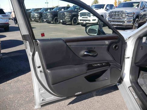 Used 2019 Lexus ES 300h w/ Premium Package image 25