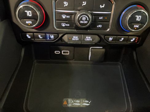 Used 2023 Chevrolet Suburban Premier AWD/4WD image 20