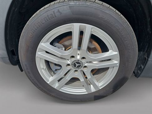 Used 2023 Mercedes-Benz GLB 250 w/ Premium Package image 32