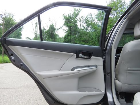Used 2014 Toyota Camry XLE w/ Leather Package FWD image 18