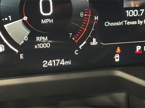 Used 2025 GMC Acadia Elevation image 14