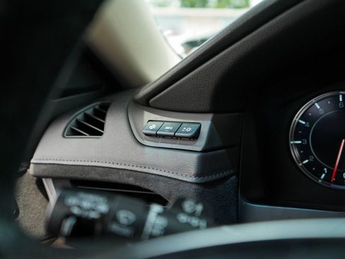 Used 2019 Cadillac Escalade Premium Luxury AWD/4WD image 31
