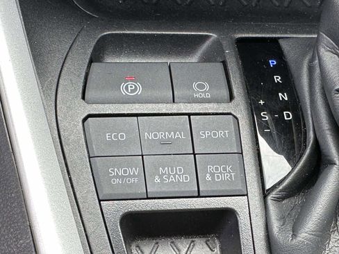 Used 2025 Toyota RAV4 XLE image 27