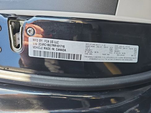 Used 2024 Chrysler Pacifica Touring-L image 36