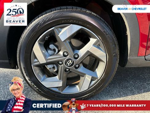 Used 2025 Hyundai Venue SEL FWD image 10