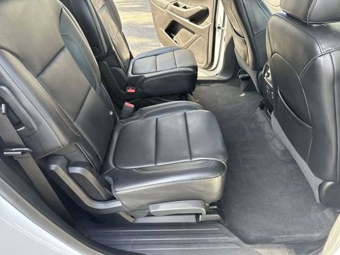 Used 2018 Chevrolet Traverse LT image 11