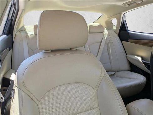 Used 2017 Kia Cadenza Premium w/ Luxury Package image 14