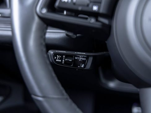 Certified 2025 Porsche Cayenne GTS AWD/4WD image 32